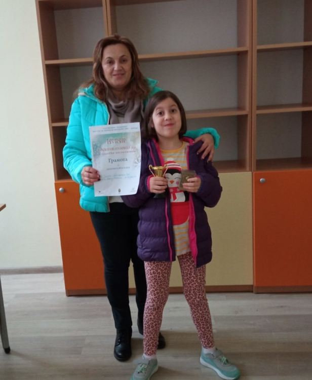  Първокласничка от СУ ,,Отец Паисий“ спечели награда в конкурс за кукли