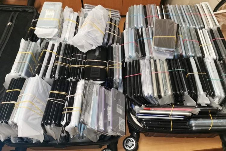 Спипаха хасковлия с 1005 смартфона и 960 аксесоара