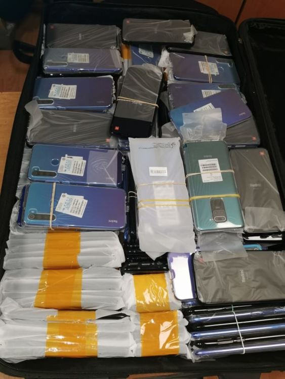 Спипаха хасковлия с 1005 смартфона и 960 аксесоара