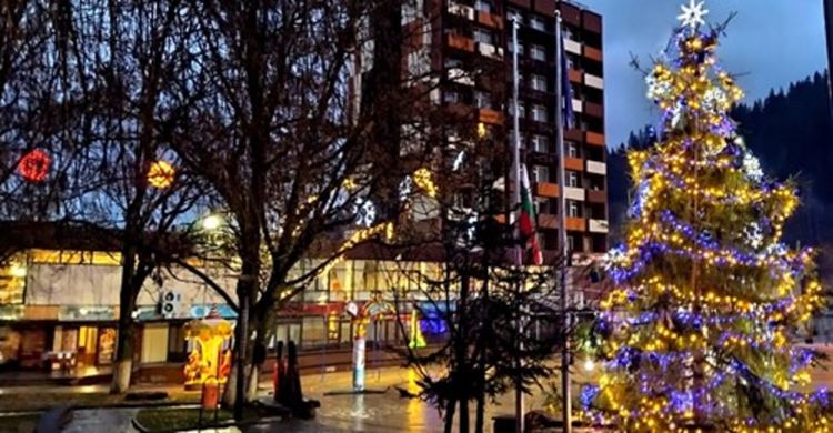 Над 500 лева събра благотворителен базар в Чепеларе, даряват ги на болни и нуждаещи се