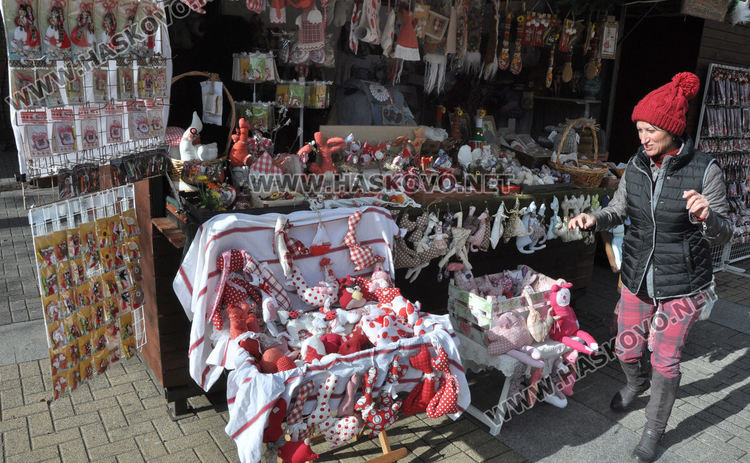 Нетрадиционни са първите мартеници в Хасково