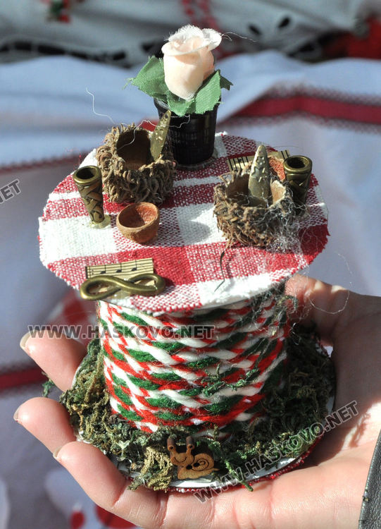 Нетрадиционни са първите мартеници в Хасково