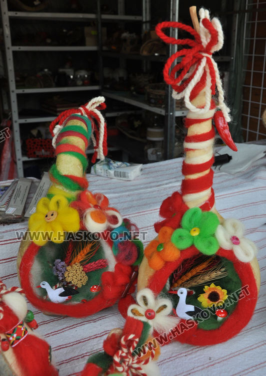 Нетрадиционни са първите мартеници в Хасково