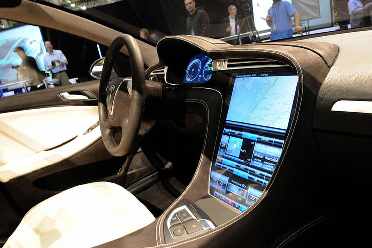 Американските власти искат Tesla да изтегли 158 000 коли заради проблем с безопасността