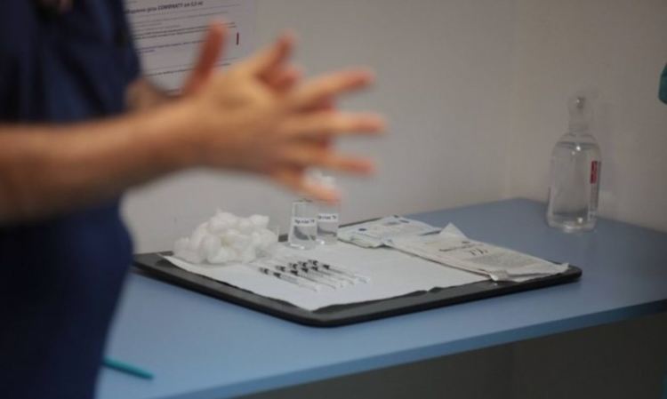 Медици с подписка в защита на директора на болницата в Сандански