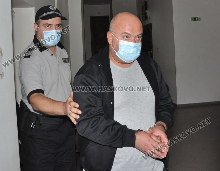 1 г. затвор и 5 000 лв. глоба за мъж, спипан с 10 кг марихуана