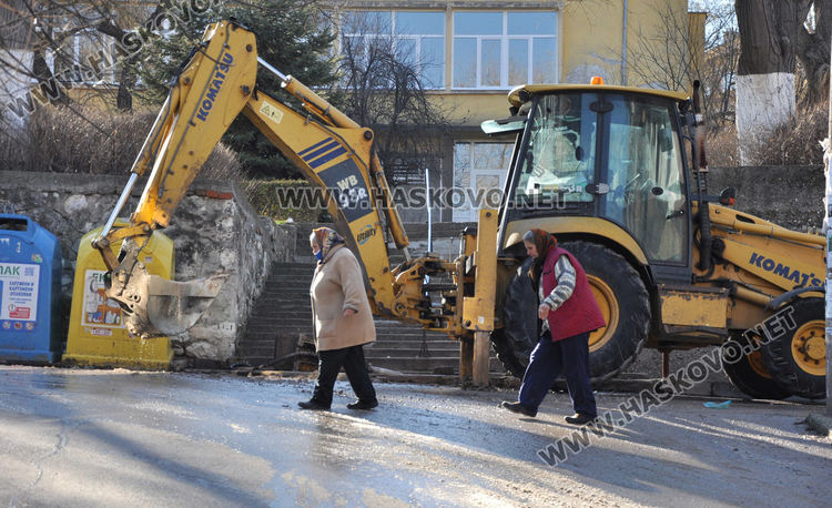 Спешно отстраняват аварии заради заледявания в Хасково