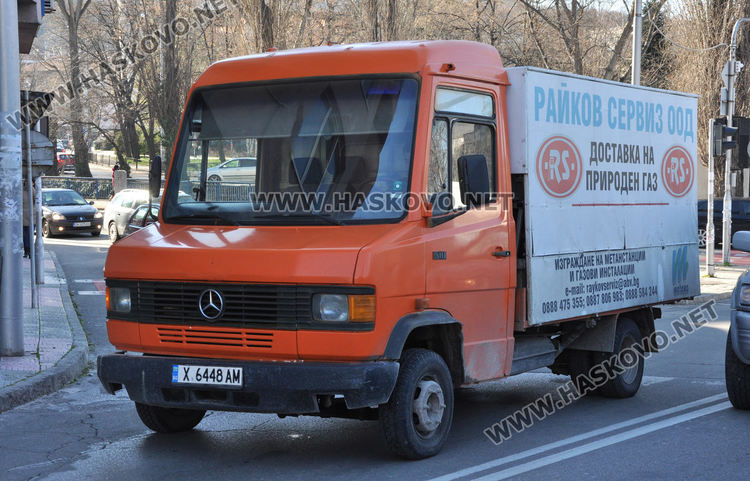 Аварирал камион затрудни движението по булевард „Съединение“