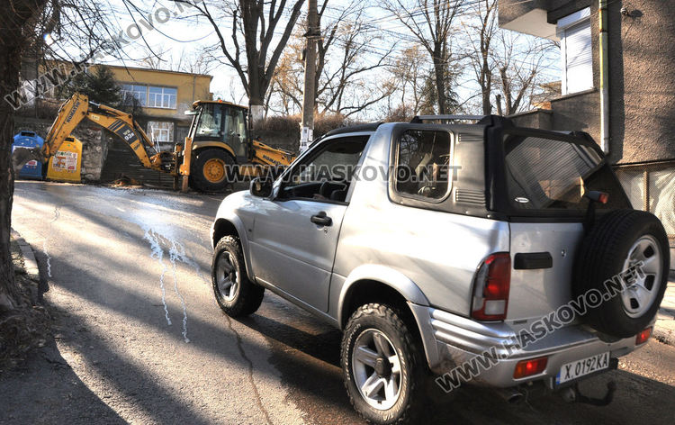 Спешно отстраняват аварии заради заледявания в Хасково