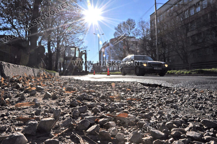 Спешно отстраняват аварии заради заледявания в Хасково