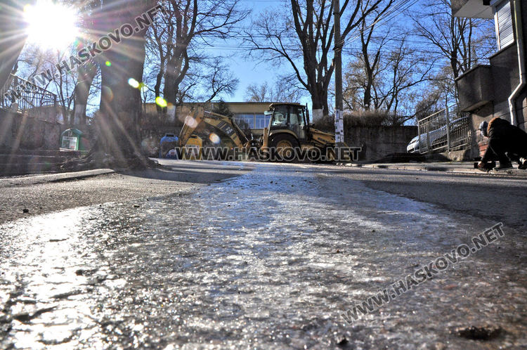 Спешно отстраняват аварии заради заледявания в Хасково