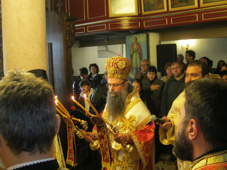 Митрополит Николай пристига в Чепеларе за Атанасовден