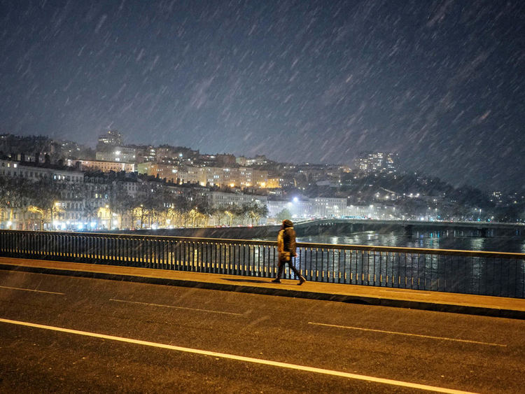 Вечерен час във Франция поне за 15 дни