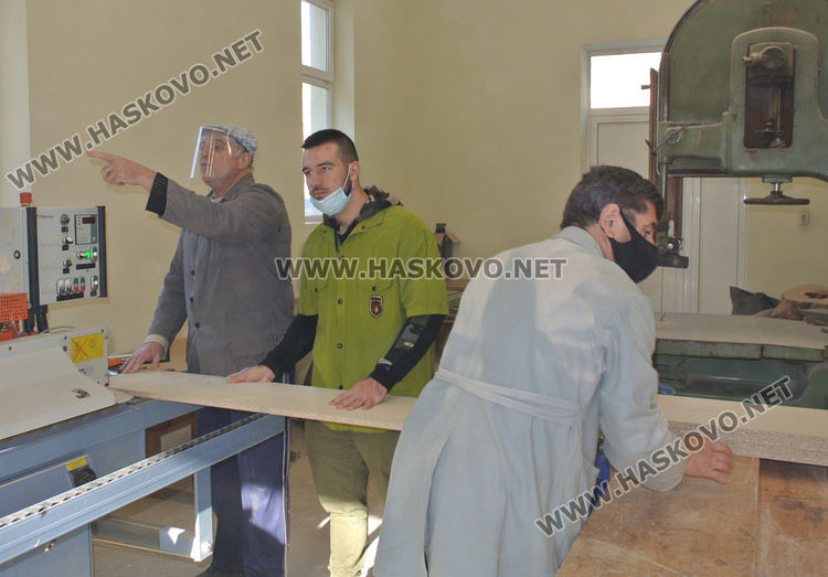 В Хасковските професионални гимназии възобновиха практиките
