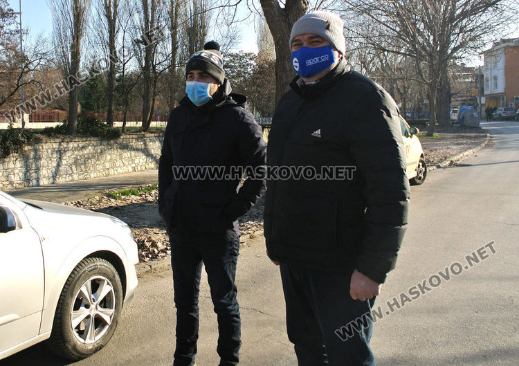 Започна резитбата на тополите, затвориха част от булеварда край реката