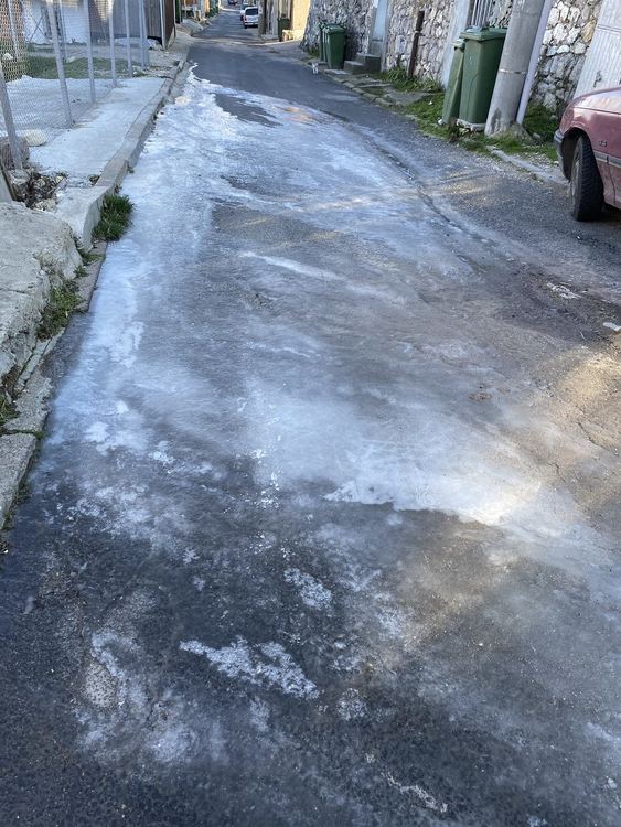 Хасковлийка се жалва от заледяване по улица от хидрант. ВиК: подмяната му струва хиляди