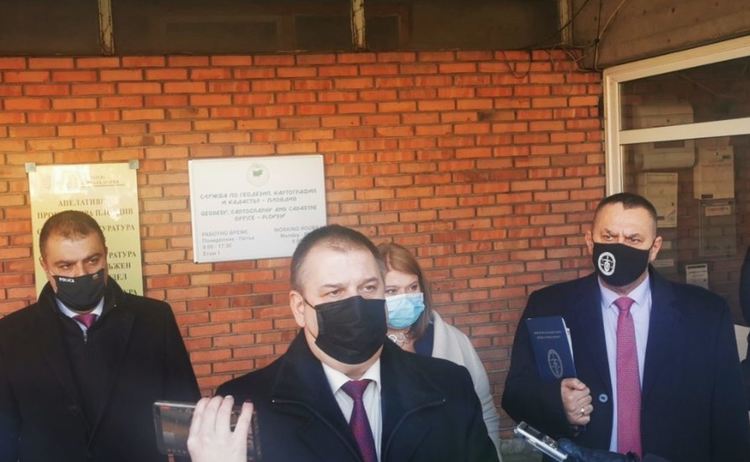 Служител на МВР в схема за фалшиви документи на чужденци