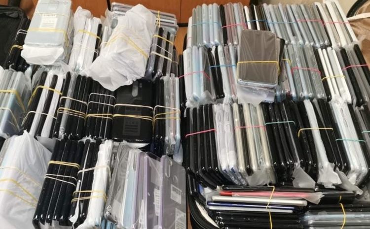  Разкриха контрабанда на телефони, скрити по телата и в багажа на пътници