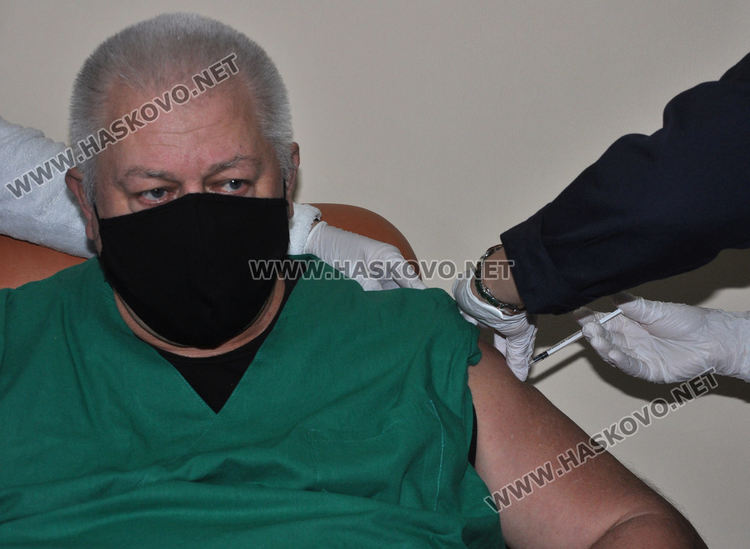 Без усложнения е първият ваксиниран срещу Ковид в Хасково
