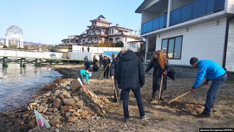 Плаж или ливада? Какво се случва на пясъка до имота на Доган в "Росенец"