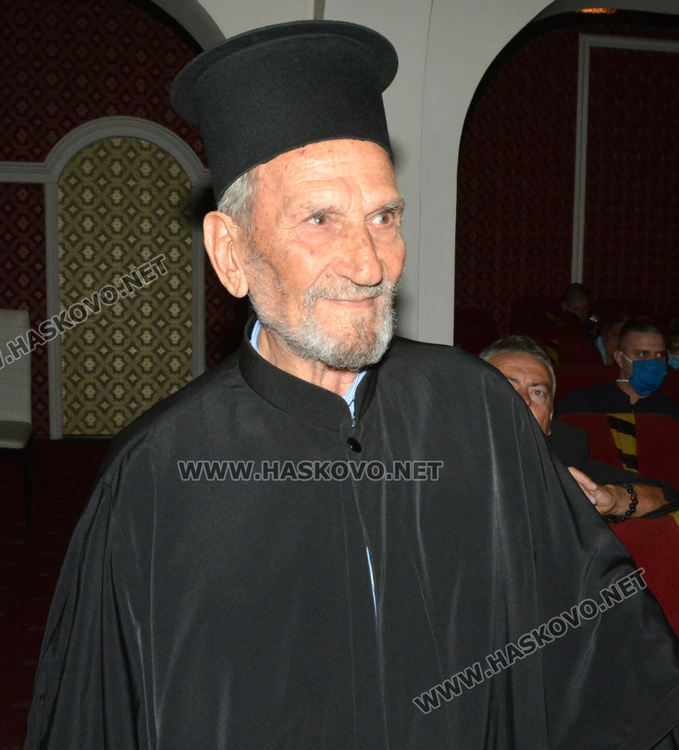 Почетният гражданин на Хасково отец Антони празнува рожден ден
