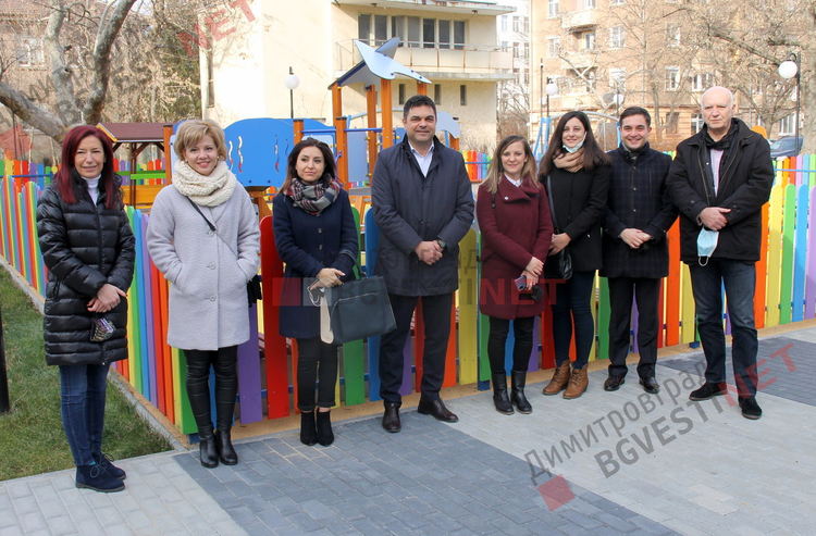 Откриха обновено междублоково пространство в Димитровград по проект между България и Турция