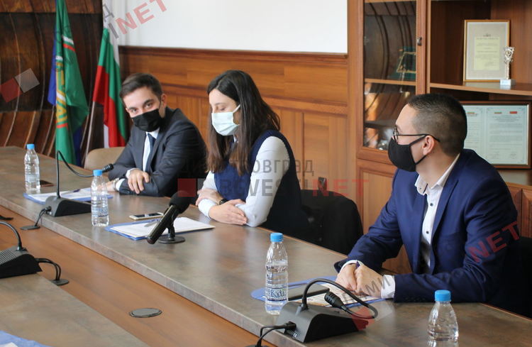 Откриха обновено междублоково пространство в Димитровград по проект между България и Турция