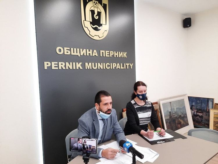  "Хора и балони"  - изложба на доц. Цветан Стоянов