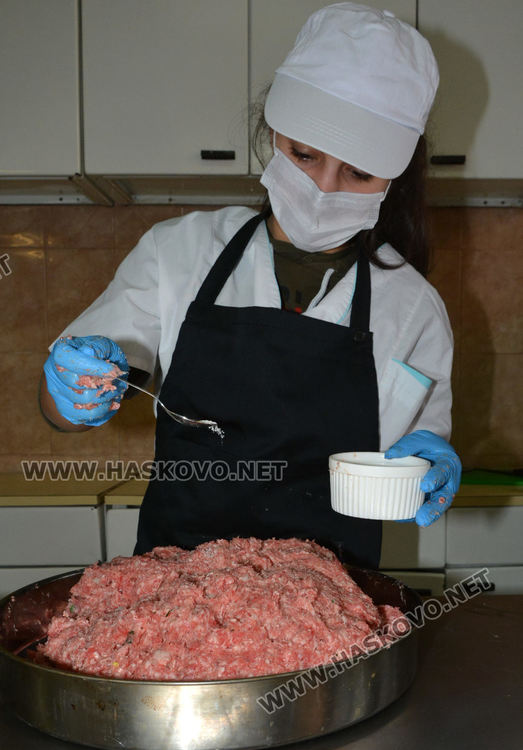 Обяд от практиката в Гимназията по туризъм за медиците на първа линия