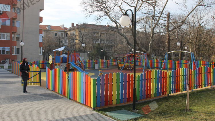 Откриха обновено междублоково пространство в Димитровград по проект между България и Турция