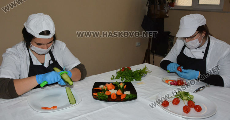 Обяд от практиката в Гимназията по туризъм за медиците на първа линия