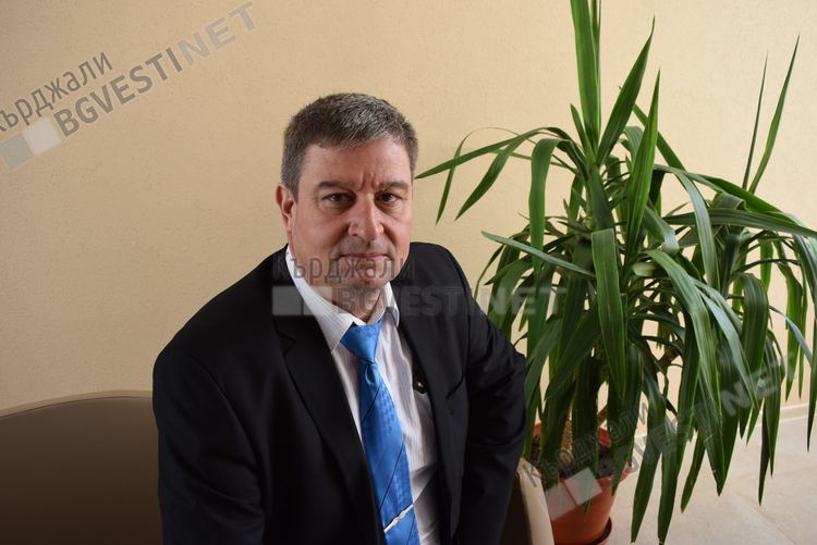 д-р Юлиян Петров