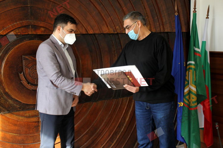 Кметът на Димитровград с отличие от Централно военно окръжие