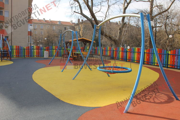 Откриха обновено междублоково пространство в Димитровград по проект между България и Турция