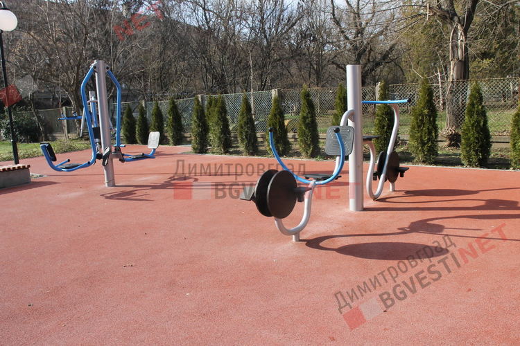 Откриха обновено междублоково пространство в Димитровград по проект между България и Турция