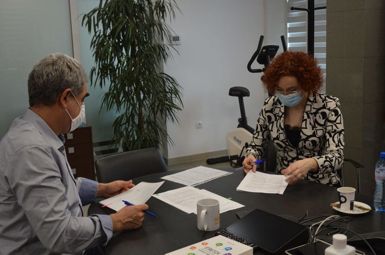 Партньорствата с компании като „Дънди Прешъс Металс“ осигуряват подкрепа с човешко лице 