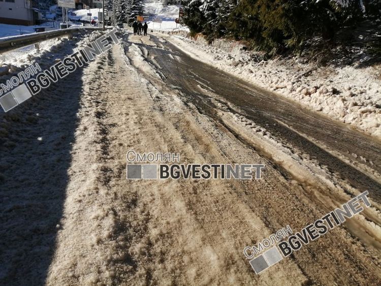 Шахтата, заледила пътя в Пампорово, била запушена не само от наноси, а и от битови отпадъци