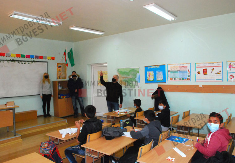 Иновативно: в димитровградско училище си разработиха система за борба с вируси