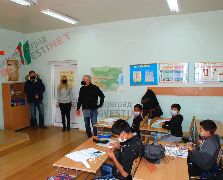 Иновативно: в димитровградско училище си разработиха система за борба с вируси