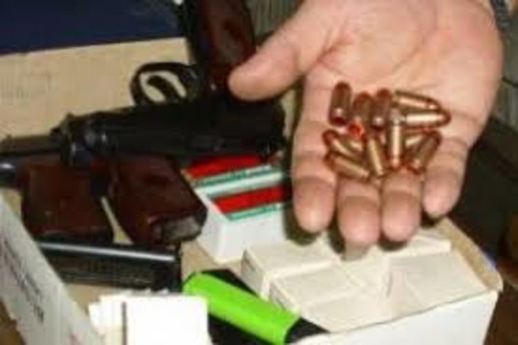 Пенсионер крие боен арсенал у дома, криминалисти го разследват