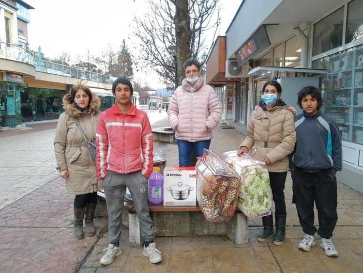 Основно училище "Юрий Гагарин" подкрепя пострадалите семейства от ул."Младост"