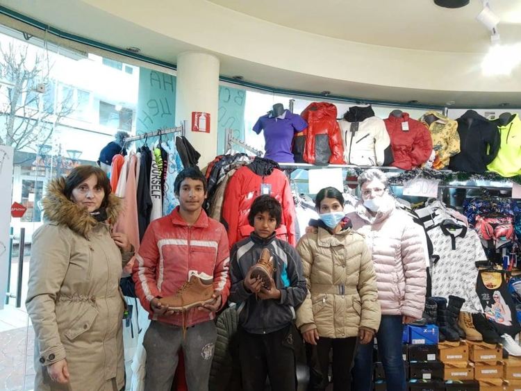 Основно училище "Юрий Гагарин" подкрепя пострадалите семейства от ул."Младост"