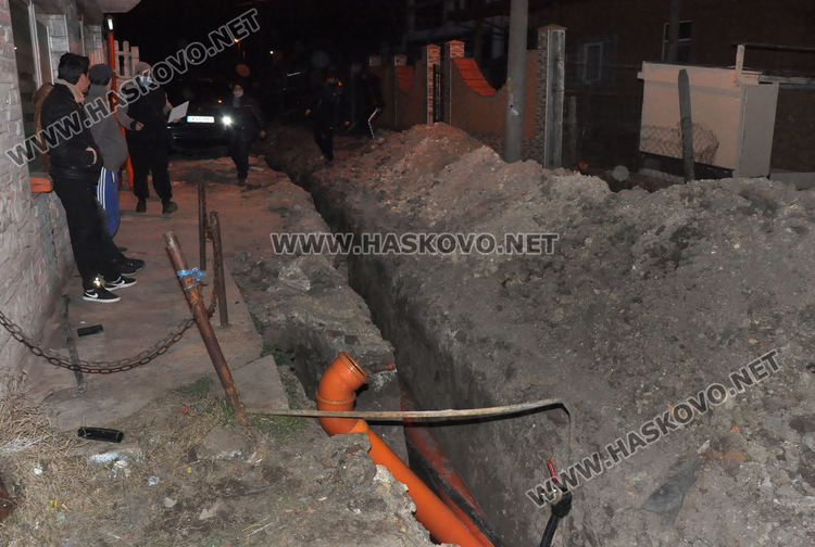 Полиция, КОРЗ и ВиК в “Република” заради незаконен водопровод и канализация