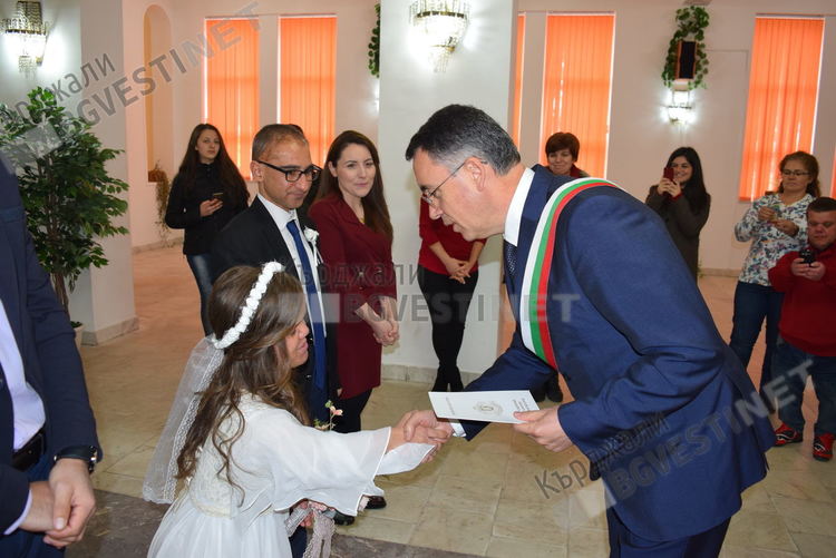 Все по-малко кърджалийци сключват граждански  брак зад граница и го регистрират у нас ,броят им намаля с 44%