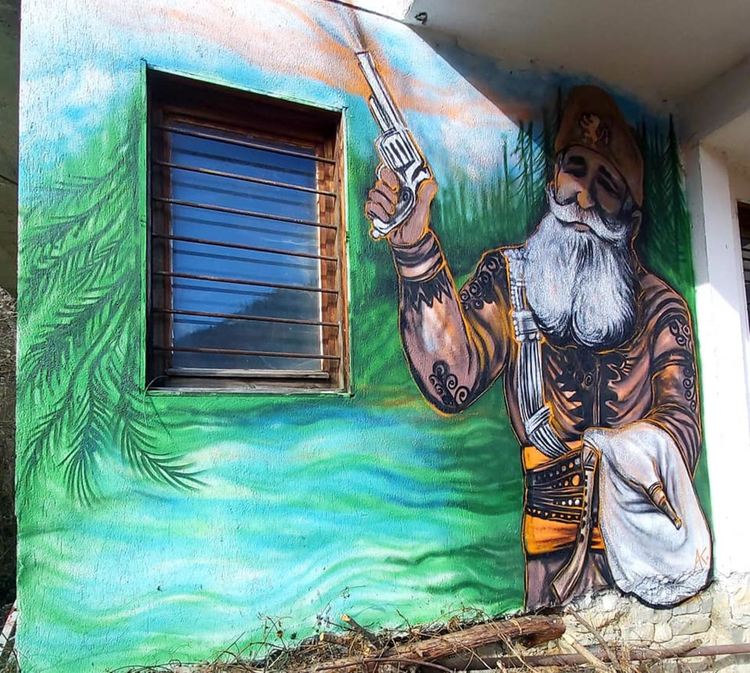 Приятели на бай Стою го изрисуваха на любимата му тепавица