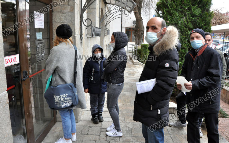 По-възрастните най-рано плащат местните си данъци и такси