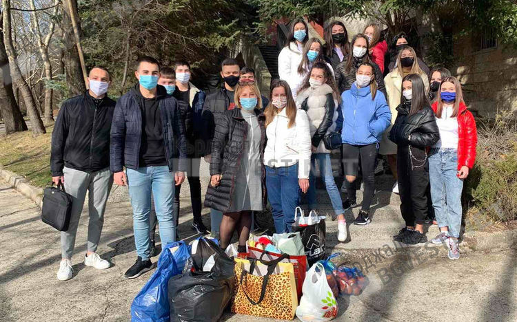 Младите ротарианци с дарение и грижа за децата от Дом "Майка и дете"