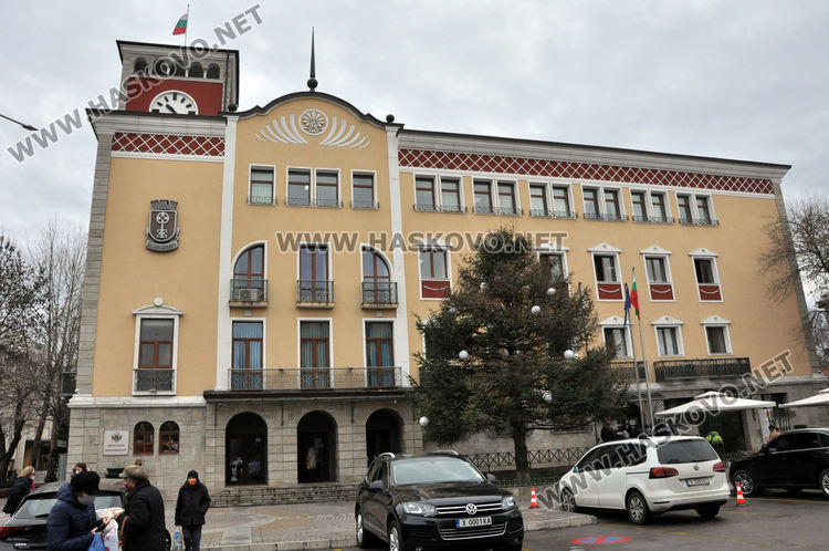 По-възрастните най-рано плащат местните си данъци и такси