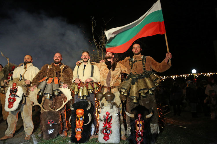  Изложба "Сурва - традицията в сърцето" се открива утре в Радомир