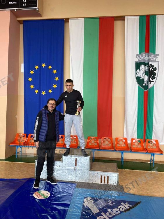 Рухан Расим със злато в свободната борба при юношите, грабна купата за най-техничен състезател